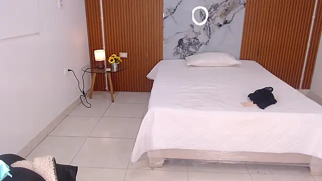 rosselyn  online show from February 24, 2026, 11:55 am