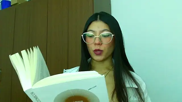 LissyM online show from November 5, 2025, 3:48 pm