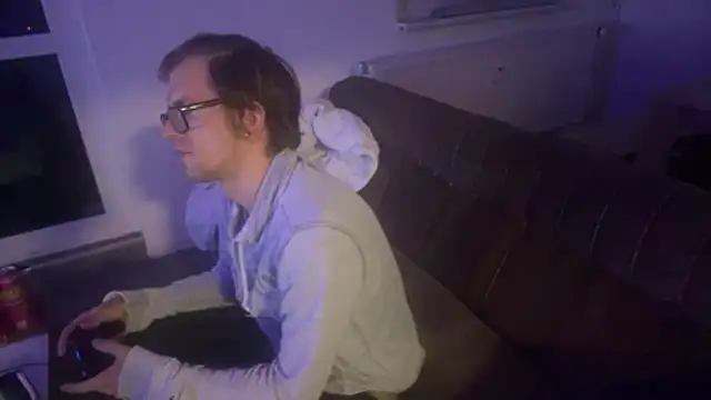 StephPra94 online show from November 8, 2025, 9:40 pm