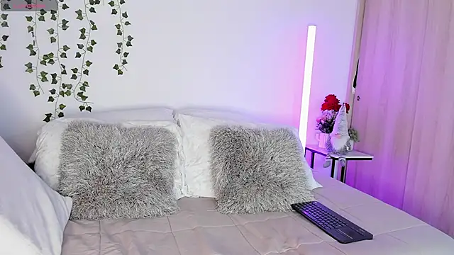 elicortes online show from December 13, 2025, 10:49 pm