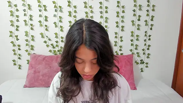 emily jonessxx online show from February 14, 2026, 2:39 pm