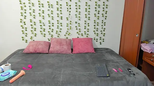 emily jonessxx online show from March 9, 2026, 3:26 pm