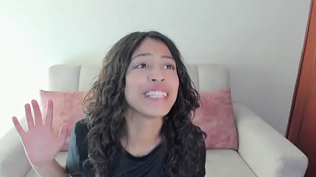 emily jonessxx online show from November 2, 2025, 7:52 pm