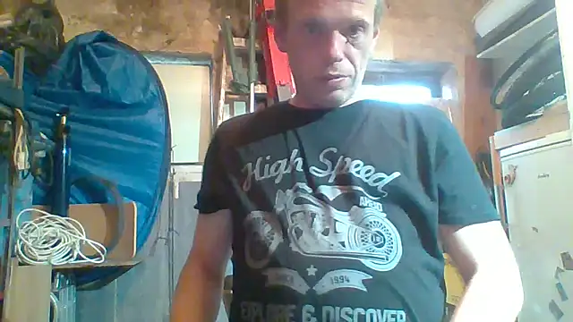 tommy3300 online show from April 12, 2026, 5:44 am