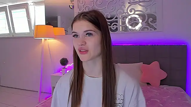 LuisaClover online show from April 29, 2026, 12:20 pm