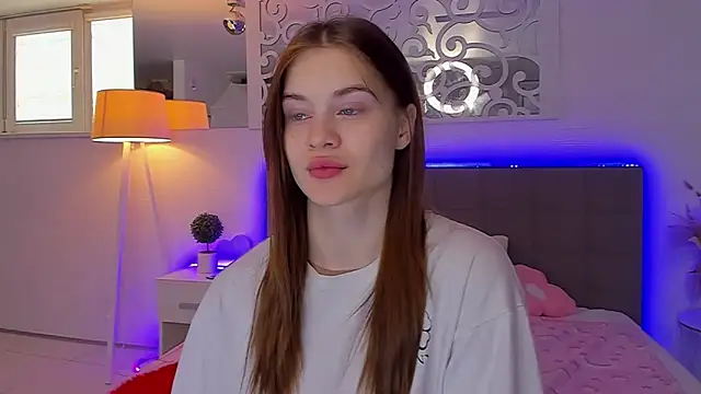 LuisaClover online show from April 21, 2026, 12:23 pm