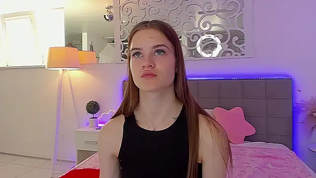 LuisaClover online show from June 10, 2026, 7:09 am