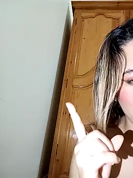 Snapshot of indilasixeey chatting on December 21, 2025, 9:37 pm indilasixeey online show from December 21, 2025, 9:37 pm