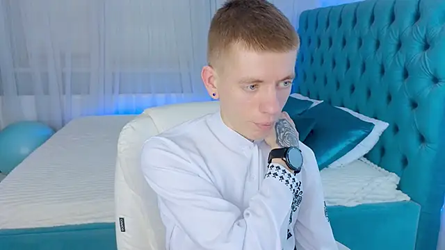 Cristian  Dior online show from February 8, 2026, 12:58 pm