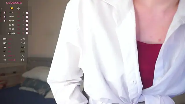 MegganKinson online show from November 17, 2025, 5:11 am