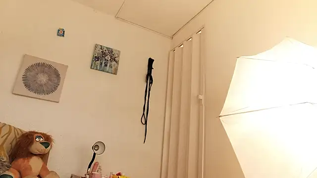 CarolineAikos online show from February 4, 2026, 1:17 pm