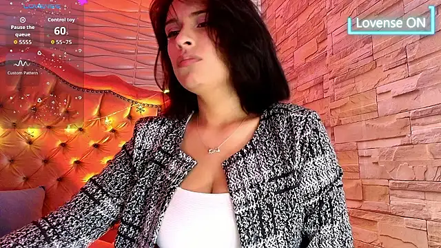 Roxanne Han online show from January 7, 2026, 11:48 am