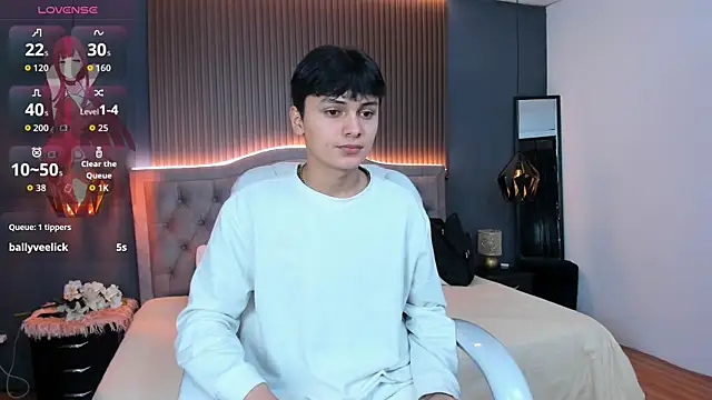 Maxii18  online show from October 24, 2025, 12:04 pm