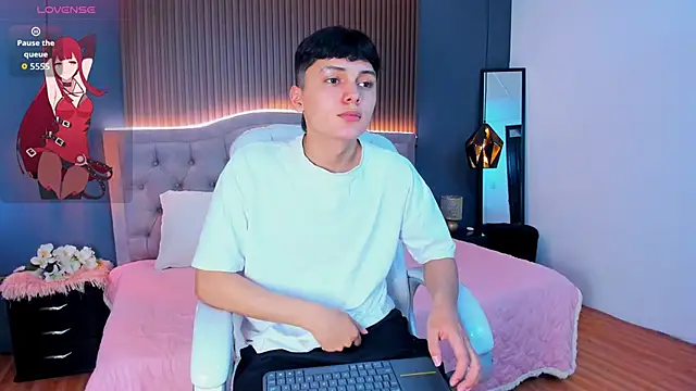 Maxii18  online show from November 1, 2025, 6:57 pm