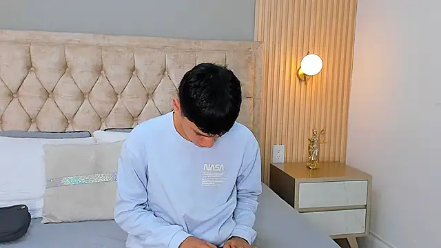 Maxii18  online show from February 3, 2026, 3:15 am