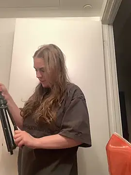 elliepixie online show from July 14, 2026, 5:23 am