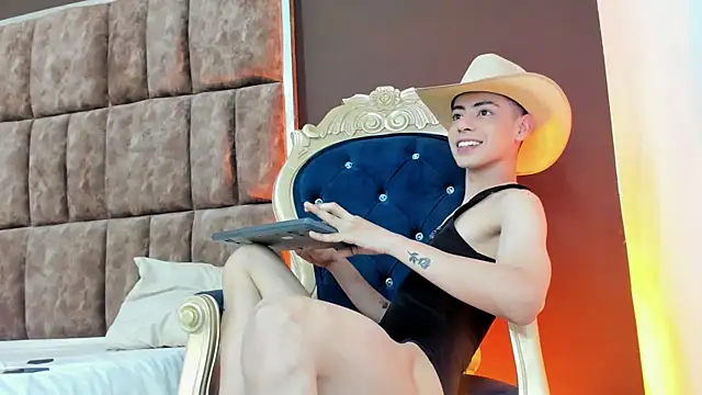 Sebastian Reed online show from December 22, 2025, 5:40 am