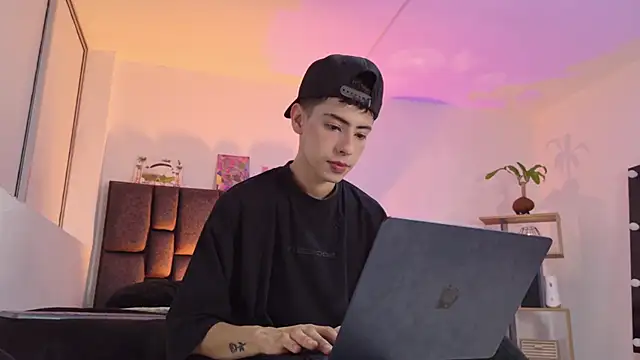 Snapshot of Sebastian_Reed chatting on March 11, 2026, 5:12 am Sebastian Reed online show from March 11, 2026, 5:12 am