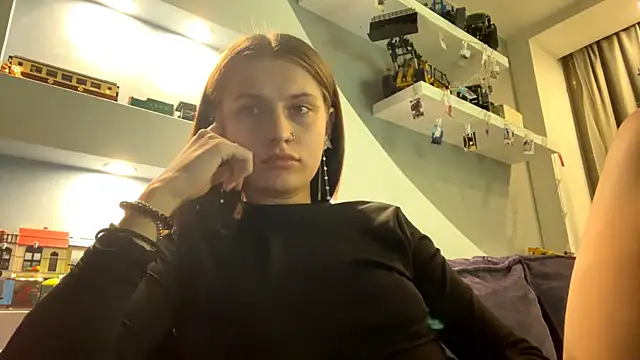 CarmaDiza online show from November 12, 2025, 4:11 pm