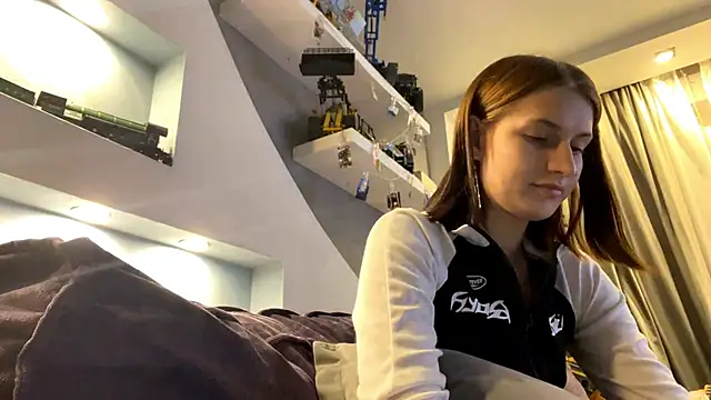 CarmaDiza online show from November 2, 2025, 2:11 pm