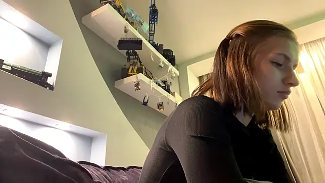 CarmaDiza online show from October 30, 2025, 4:37 pm