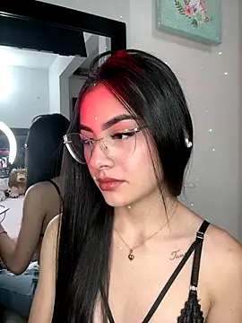 IslaCole online show from October 24, 2025, 12:53 am