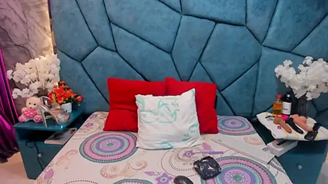 Snapshot of JulietaDiamond chatting on August 2, 2026, 12:31 am JulietaDiamond online show from August 2, 2026, 12:31 am