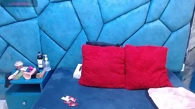 JulietaDiamond online show from May 9, 2026, 2:59 am