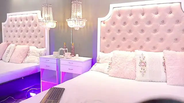 LaurenBecker  online show from February 27, 2026, 11:59 pm