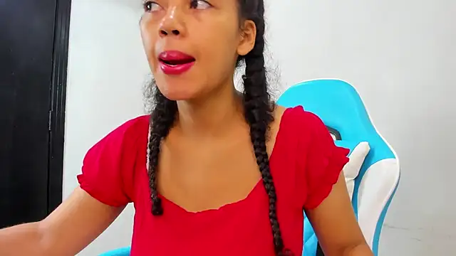 agata18  online show from November 12, 2025, 12:31 pm