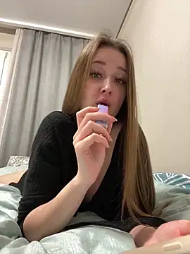 Angel hotyy online show from February 8, 2026, 7:44 pm