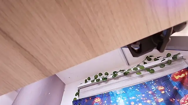 ellisrossi online show from October 24, 2025, 7:13 pm