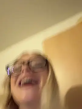 Snapshot of Lilbratofficial chatting on November 8, 2025, 7:39 pm Lilbratofficial online show from November 8, 2025, 7:39 pm