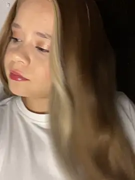 Abbyfisher22  online show from April 12, 2026, 11:41 pm