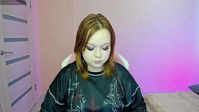 Lovly Vixen online show from October 23, 2025, 7:40 am