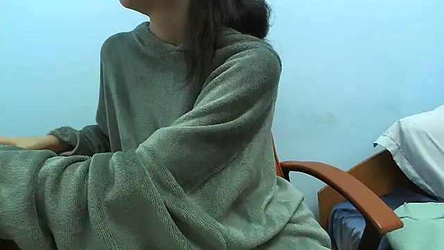 Snapshot of andreea713 chatting on February 25, 2026, 3:34 pm andreea713 online show from February 25, 2026, 3:34 pm