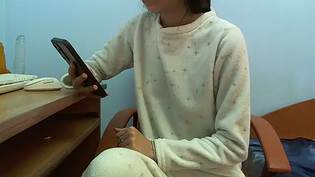 Snapshot of andreea713 chatting on March 8, 2026, 3:04 pm andreea713 online show from March 8, 2026, 3:04 pm