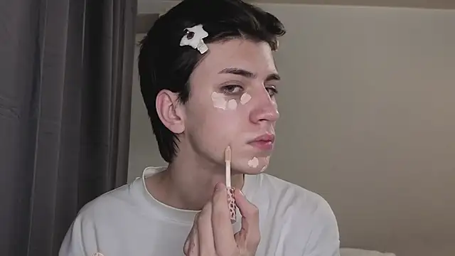 Oliver star boy  online show from October 31, 2025, 4:25 pm