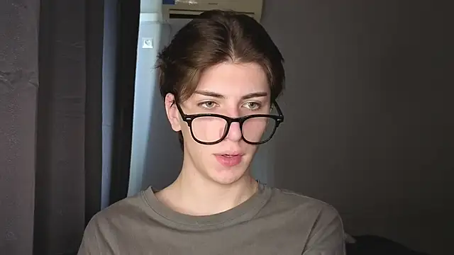 Oliver star boy  online show from October 26, 2025, 8:37 am