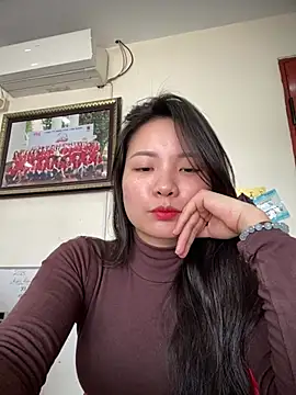 Snapshot of Bee_Yellow00 chatting on March 12, 2026, 3:01 am Bee Yellow00 online show from March 12, 2026, 3:01 am