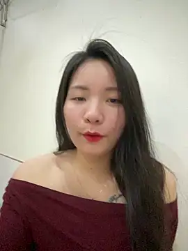 Snapshot of Bee_Yellow00 chatting on March 3, 2026, 4:41 am Bee Yellow00 online show from March 3, 2026, 4:41 am