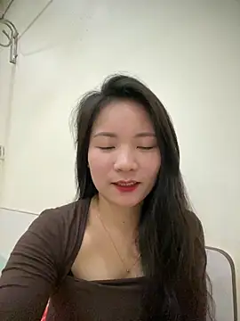 Snapshot of Bee_Yellow00 chatting on March 16, 2026, 4:42 am Bee Yellow00 online show from March 16, 2026, 4:42 am