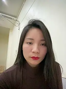 Snapshot of Bee_Yellow00 chatting on March 5, 2026, 4:42 am Bee Yellow00 online show from March 5, 2026, 4:42 am