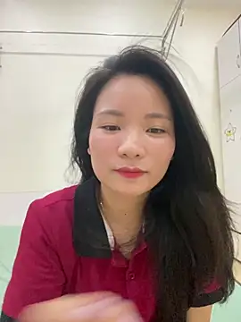 Bee Yellow00 online show from June 19, 2026, 7:36 am