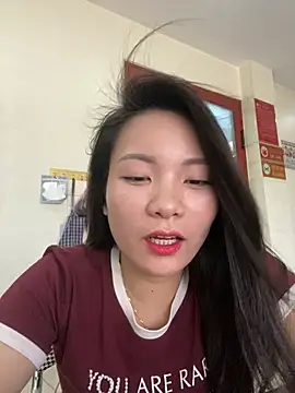 Bee Yellow00 online show from June 23, 2026, 4:54 am