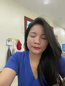 Bee Yellow00 online show from June 27, 2026, 4:29 am