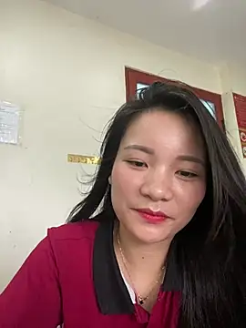 Bee Yellow00 online show from June 30, 2026, 4:23 am