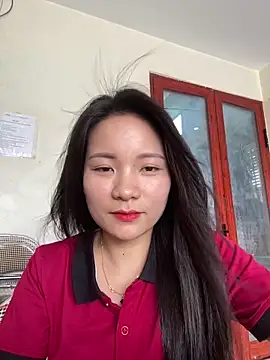 Bee Yellow00 online show from June 12, 2026, 2:31 am