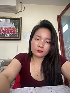 Snapshot of Bee_Yellow00 chatting on March 21, 2026, 8:52 am Bee Yellow00 online show from March 21, 2026, 8:52 am