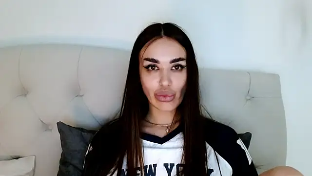 velvetveyraX online show from June 13, 2026, 7:34 pm